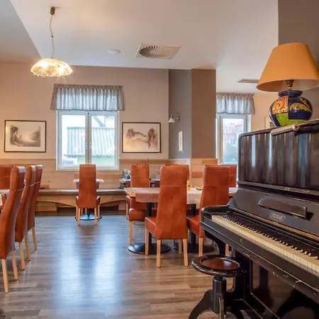 Pavilon Hotel 3*